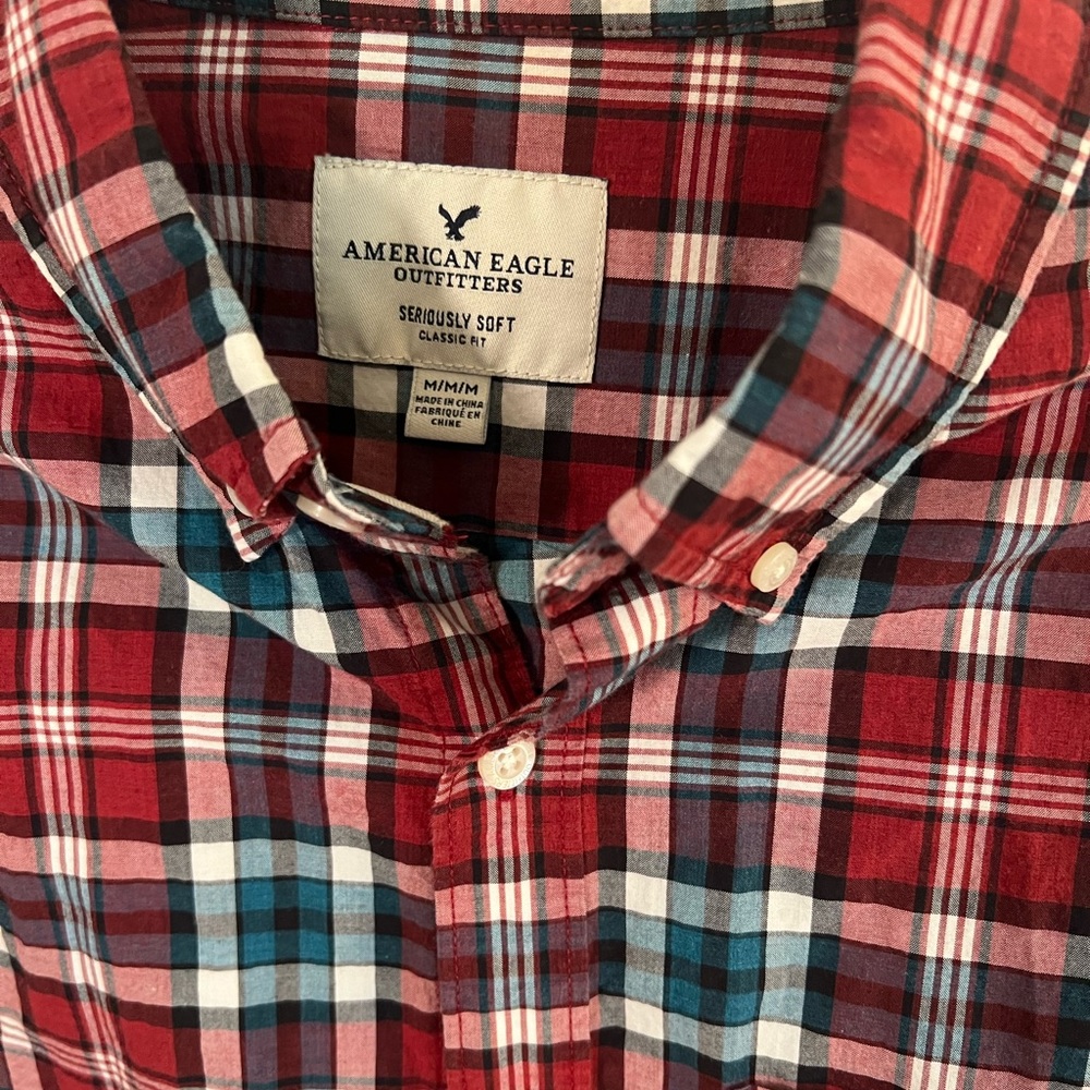 American Eagle long sleeve plaid button down shirt. Size M